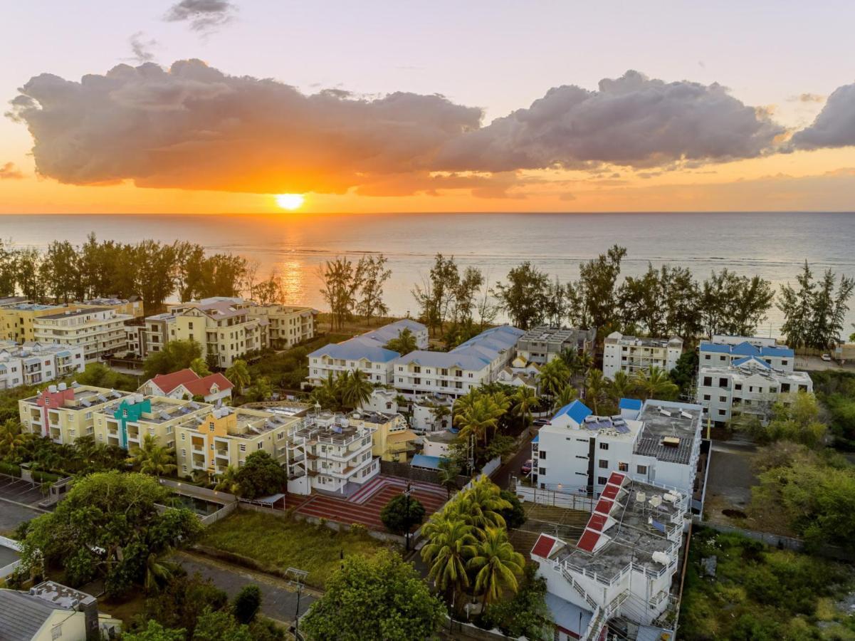 Les Cerisiers Beach Residence, Cosy And Modern 3 Bedroom Apartment Located 50 Metres From The Beach And From All Amenities And Restaurants On The Coastal Road Flic-en-Flacq Eksteriør bilde