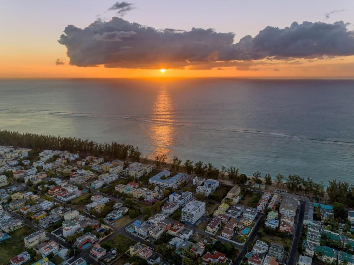 Les Cerisiers Beach Residence, Cosy And Modern 3 Bedroom Apartment Located 50 Metres From The Beach And From All Amenities And Restaurants On The Coastal Road Flic-en-Flacq Eksteriør bilde